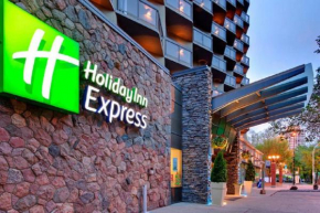  Holiday Inn Express Edmonton Downtown, an IHG Hotel  Эдмонтон